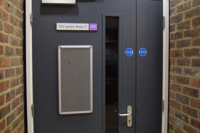 Photograph of Lecture Theatre C at the University of Southampton (thumbnail).