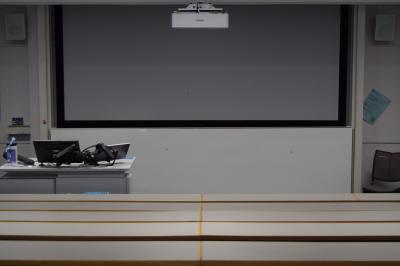 Photograph of Lecture Theatre H at the University of Southampton (thumbnail).