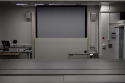 Photograph of Lecture Theatre C at the University of Southampton (thumbnail).