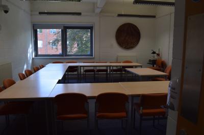 Photograph of Avenue 65a / 2251 Sara Champion at the University of Southampton (thumbnail).