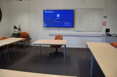 Photograph of Avenue 65a / 2251 Sara Champion at the University of Southampton (thumbnail).