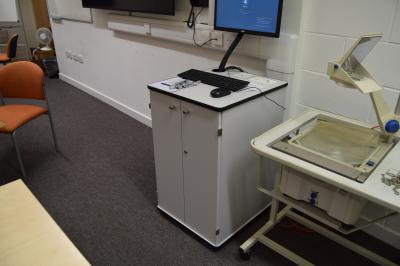 Photograph of Avenue 65a / 2253 at the University of Southampton (thumbnail).