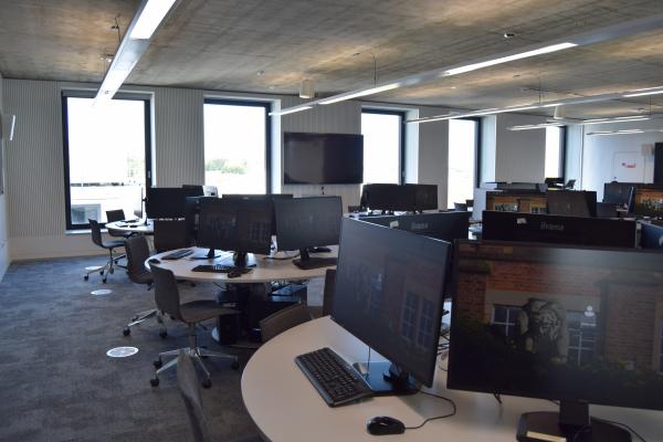 Photograph of 100 / 5011 (Computer Workstation) at the University of Southampton (thumbnail).