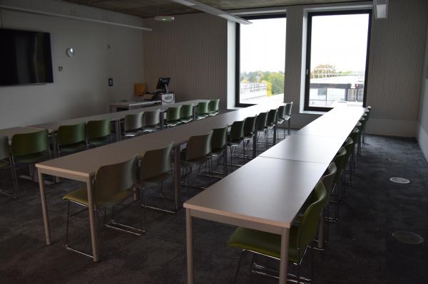 Photograph of 100 / 5013 at the University of Southampton (thumbnail).