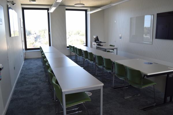 Photograph of 100 / 7007 at the University of Southampton (thumbnail).