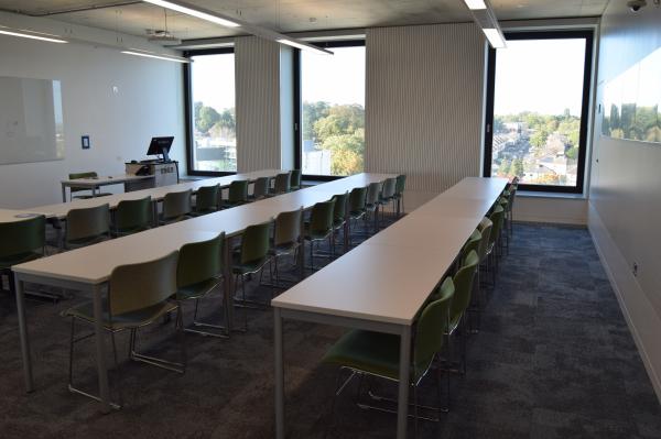 Photograph of 100 / 7013 at the University of Southampton (thumbnail).