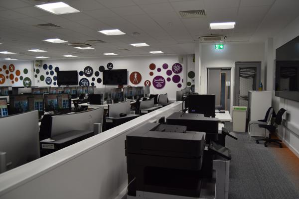 Photograph of 44 / 1061 at the University of Southampton (thumbnail).