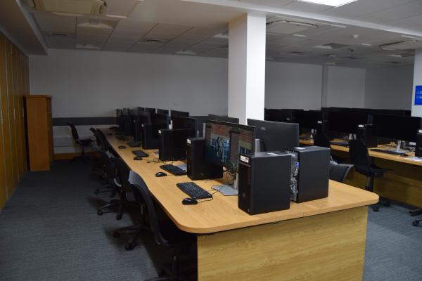 Photograph of 58 / 1043 at the University of Southampton (thumbnail).