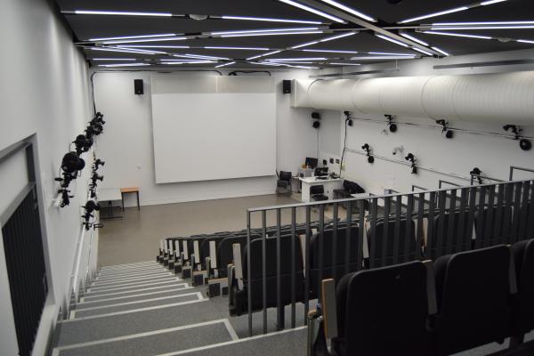 Photograph of WSA 63L Westside Lecture Theatre/1011 at the University of Southampton (thumbnail).